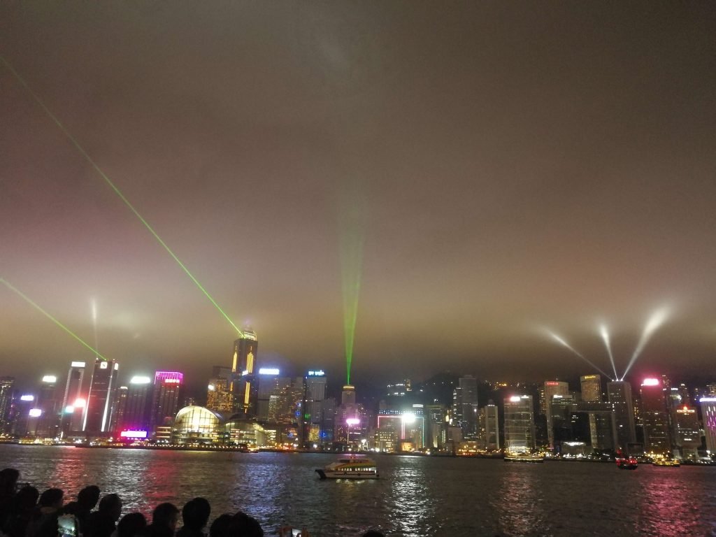 Skyline de Hong Kong durante el espectáculo láser